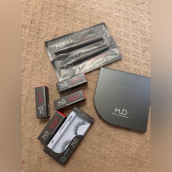 New MUD Makeup Kit Beauty box set 💞 - Picture 1 of 3